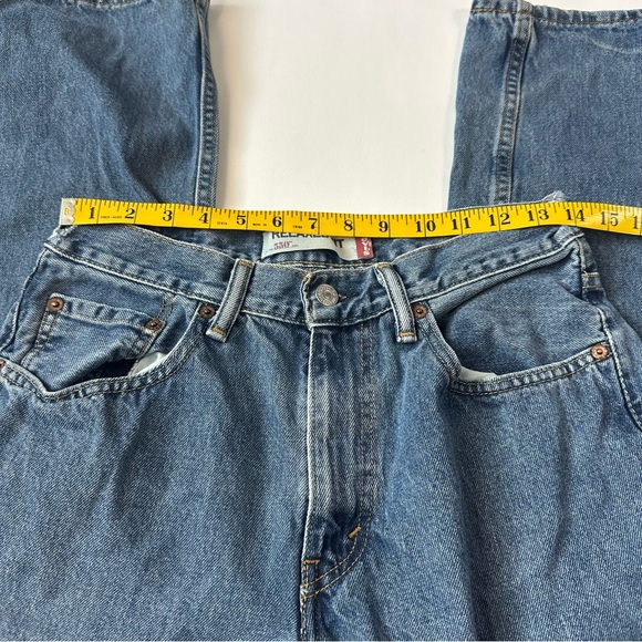 Levi’s 550 Jeans - Picture 5 of 5